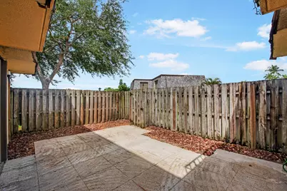 388 Lake Arbor Drive, Palm Springs, FL 33461 - Photo 31