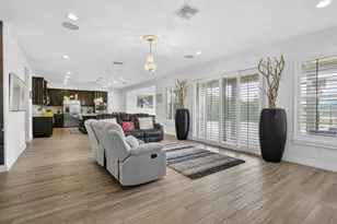 929 Sterling Pine Pl, The Acreage, FL 33470 - Photo 11