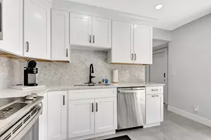 355 Prestwick Cir, Palm Beach Gardens, FL 33418 - Photo 23