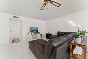 201 Country Ln, Boynton Beach, FL 33435 - Photo 5