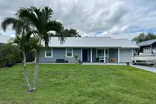 916 SE 5th St, Stuart, FL 34994 - Photo 1