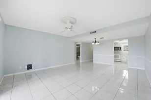 18081 SE Country Club Dr, Jupiter, FL 33469 - Photo 5