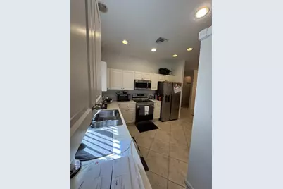 8010 Bellafiore Way, Boynton Beach, FL 33473 - Photo 9