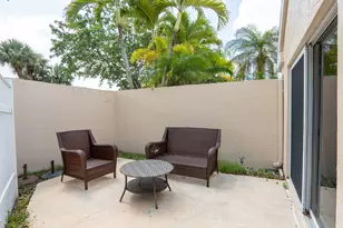 33 Selby Ln, Palm Beach Gardens, FL 33418 - Photo 13