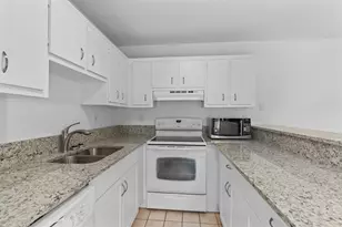 226 Alemeda Dr, Palm Springs, FL 33461 - Photo 9