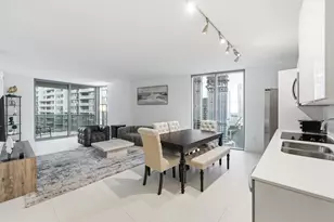 31 SE 6th St, Miami, FL 33131 - Photo 9