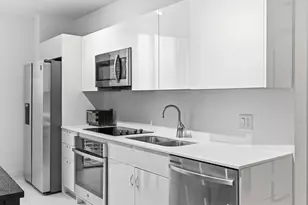 31 SE 6th St, Miami, FL 33131 - Photo 11