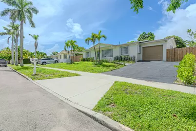 1717 16th Court N, Lake Worth Beach, FL 33460 - Photo 1