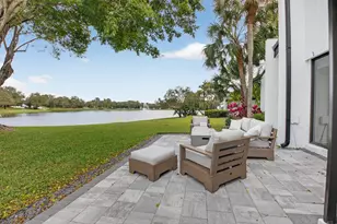 3207 Bridgewood Dr, Boca Raton, FL 33434 - Photo 5