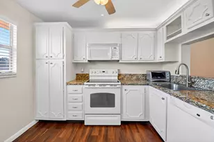 3661 Via Poinciana, Lake Worth, FL 33467 - Photo 17