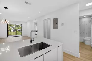 300 W Hidden Valley Blvd, Boca Raton, FL 33487 - Photo 9