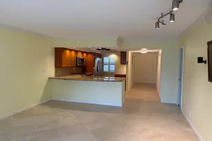 3930 Oaks Clubhouse Dr, Pompano Beach, FL 33069 - Photo 5