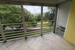 3930 Oaks Clubhouse Dr, Pompano Beach, FL 33069 - Photo 15