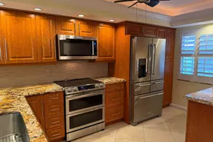 3930 Oaks Clubhouse Dr, Pompano Beach, FL 33069 - Photo 3