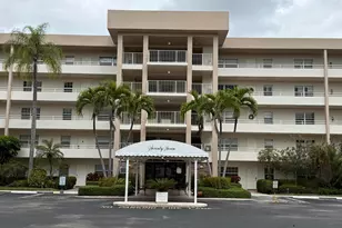 3930 Oaks Clubhouse Dr, Pompano Beach, FL 33069 - Photo 17