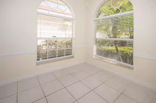 199 E Tall Oaks Cir, Palm Beach Gardens, FL 33410 - Photo 5