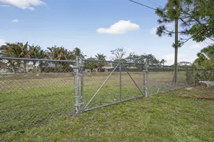 749 W Rambling Dr, Wellington, FL 33414 - Photo 3