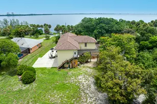 8945 S Indian River Dr, Fort Pierce, FL 34982 - Photo 7