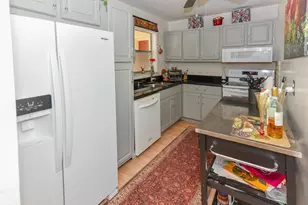 477 Lake Dora Dr, West Palm Beach, FL 33411 - Photo 9