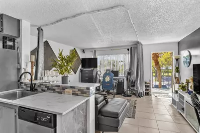 1423 Meadows Circle W, Boynton Beach, FL 33436 - Photo 11