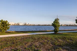 760 Executive Dr, West Palm Beach, FL 33401 - Photo 13