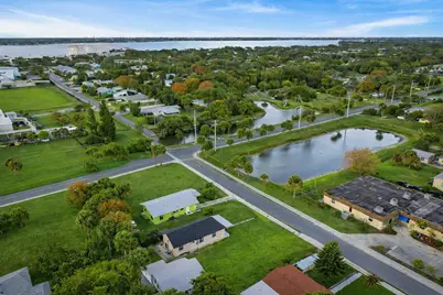 712 SE Bayou Avenue, Stuart, FL 34994 - Photo 19