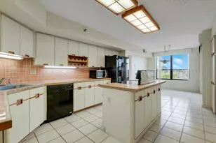 7233 Promenade Dr, Boca Raton, FL 33433 - Photo 11