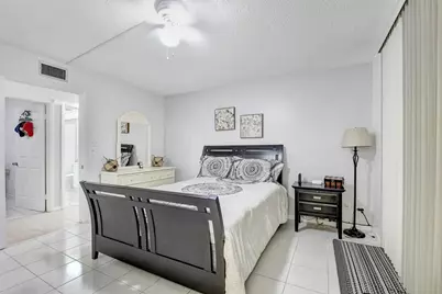 5220 Las Verdes Circle Circle #223, Delray Beach, FL 33484 - Photo 7