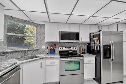 3524 Via Poinciana #303, Lake Worth, FL 33467 - Photo 29