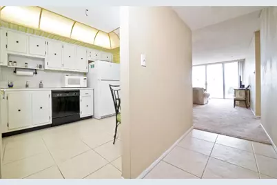 18081 Biscayne Boulevard #403, Aventura, FL 33160 - Photo 21