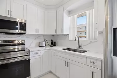 721 Lori Drive #210, Palm Springs, FL 33461 - Photo 9