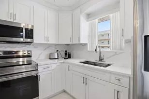 721 Lori Dr, Palm Springs, FL 33461 - Photo 9