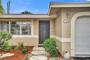 1004 SE 11th St, Deerfield Beach, FL 33441 - Photo 9