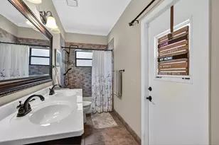 10265 SW 12th St, Pembroke Pines, FL 33025 - Photo 13