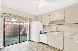 8091 SE Villa Cir, Hobe Sound, FL 33455 - Photo 9