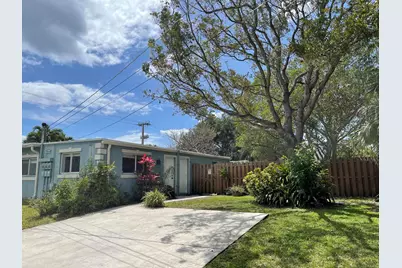 701 SE 4th Street #Apt West, Boynton Beach, FL 33435 - Photo 1