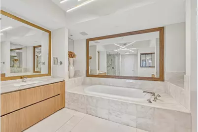 50 S Pointe Drive #1201/08, Miami Beach, FL 33139 - Photo 17