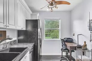 130 Lake Constance Dr, West Palm Beach, FL 33411 - Photo 9