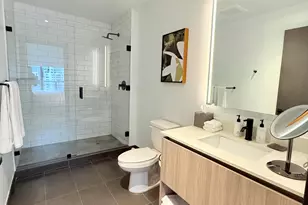 398 NE 5th St, Miami, FL 33132 - Photo 17