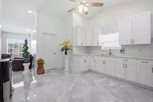 7903 Burlwood Ln, Lake Worth, FL 33467 - Photo 11