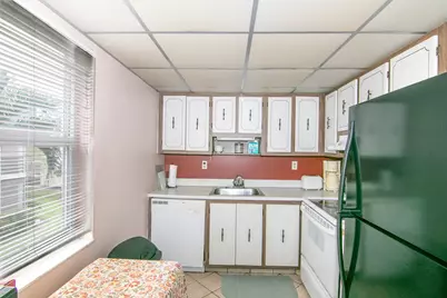 39 Burgundy A, Delray Beach, FL 33484 - Photo 5