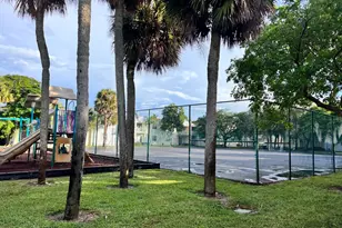 409 Executive Center Dr, West Palm Beach, FL 33401 - Photo 29