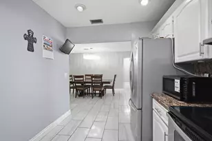 1301 SW 75th Ave, North Lauderdale, FL 33068 - Photo 9