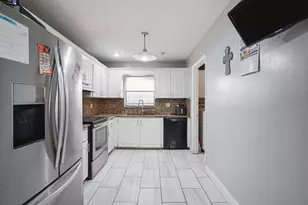 1301 SW 75th Ave, North Lauderdale, FL 33068 - Photo 7