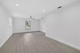 129 Bilbao St, Royal Palm Beach, FL 33411 - Photo 15