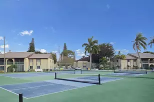 342 Pine Ridge Cir, Greenacres, FL 33463 - Photo 23