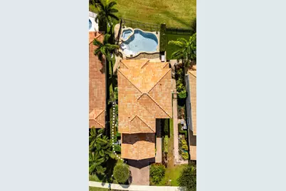 8128 Brigamar Isles Avenue, Boynton Beach, FL 33473 - Photo 7