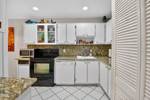 7 Southport Ln, Boynton Beach, FL 33436 - Photo 7