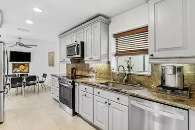 24 Cambridge Drive, Boynton Beach, FL 33436 - Photo 11