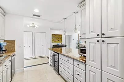 24 Cambridge Drive, Boynton Beach, FL 33436 - Photo 13